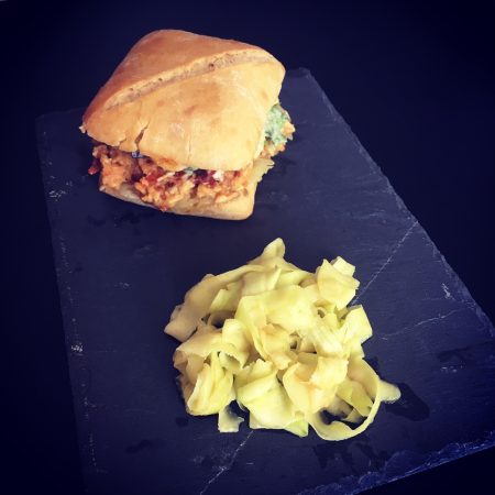 Burger au poulet et houmous