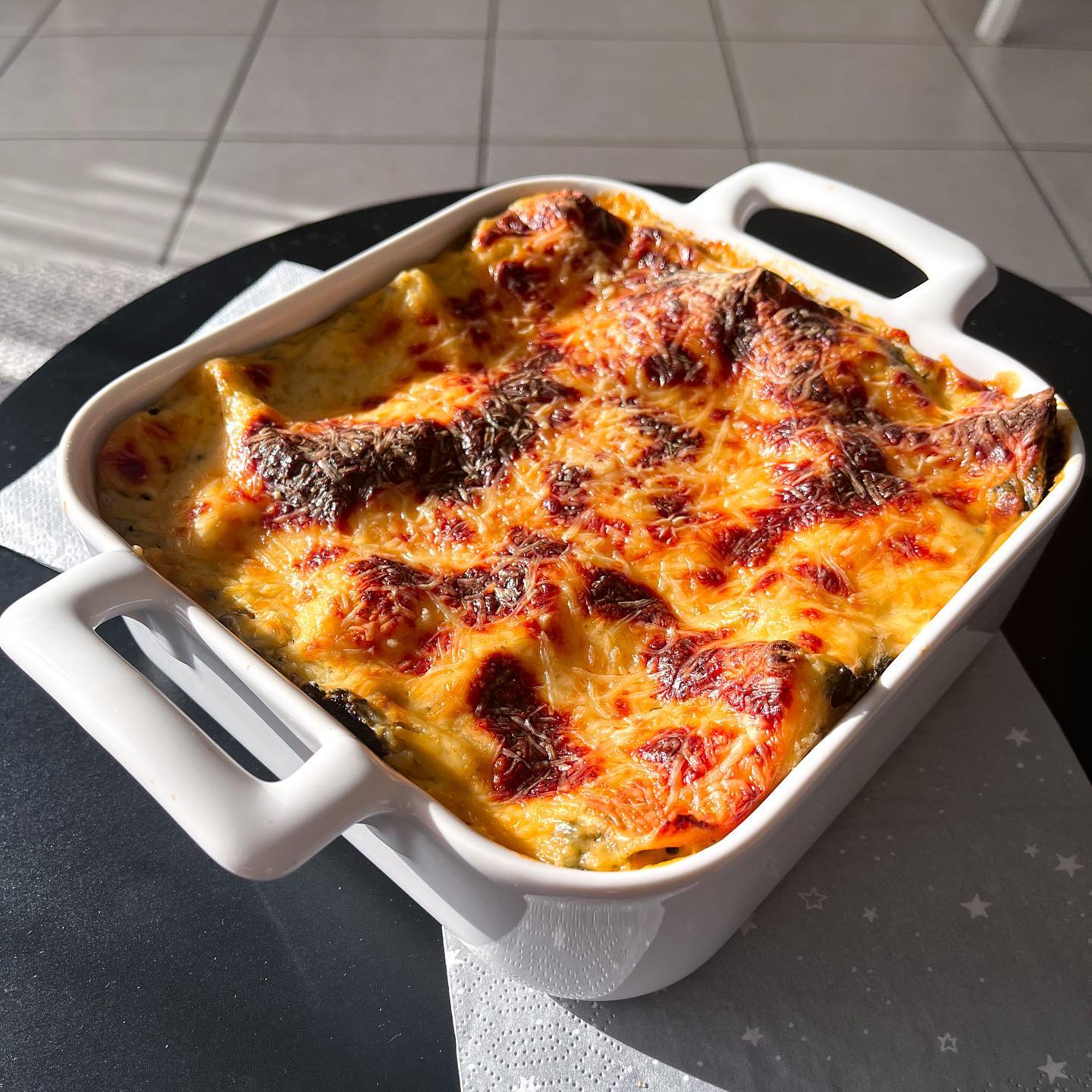 [𝙻𝚊𝚜𝚊𝚐𝚗𝚎𝚜 𝚊𝚞𝚡 𝚎́𝚙𝚒𝚗𝚊𝚛𝚍𝚜 🌿]

Après les lasagnes bolognaise, les lasagnes aux épinards 😊
Je vous mets la recette prochainement sur le blog 🤩

————————————————————

#yummy #foodporn #foodlover #food #foodie #blogolyon #blogcuisine #lyon #igerslyon #pornfood #restolyon  #foodporn #recette #recettegourmande #lasagnes #italianfood #cuisinemoi