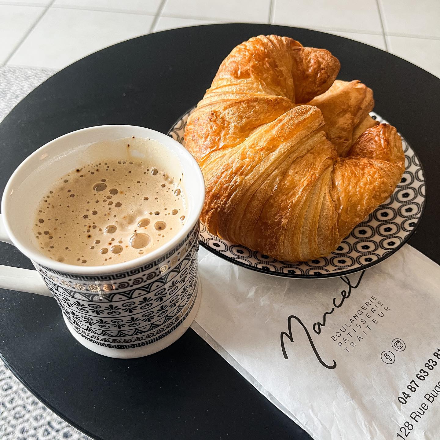[𝙶𝚘𝚘𝚍 𝙼𝚘𝚛𝚗𝚒𝚗𝚐 🥐]

Bien commencer le week-end avec ce cappuccino et les viennoiseries de @marcel.boulangerie 🤤.
Merci @gorillasapp.fr pour la livraison ! Qu’avez-vous prévu de votre côté ? ☺️😘

————————————————————

#cuisine #cuisinemoi #weekend #boulangerie #boulangerielyon #croissant #painauchocolat #lyon #lyonfood #viennoiseries #ruebugeaud #lyon6 #cuisine #igers #igerslyon #food #foodporn #foodpics