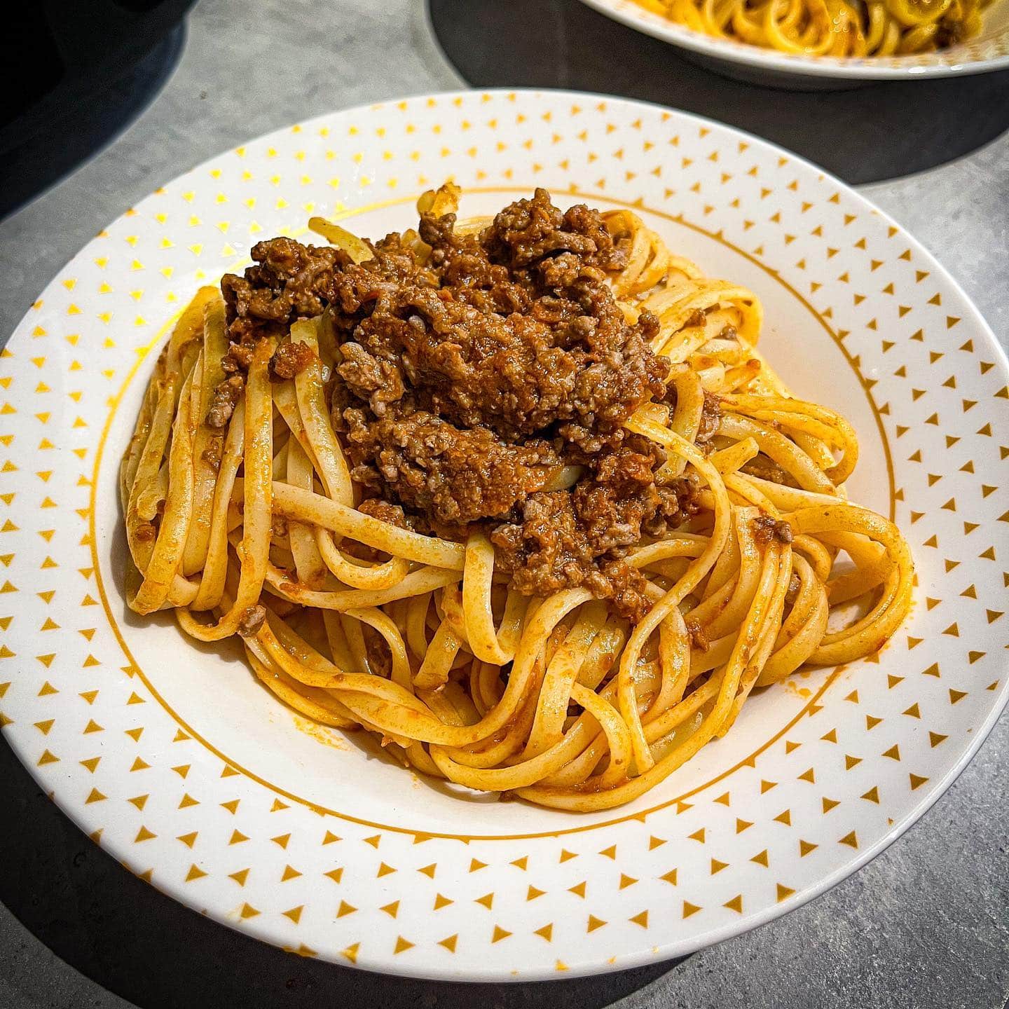 [𝚂𝚙𝚊𝚐𝚑𝚎𝚝𝚝𝚒 𝚋𝚘𝚕𝚘𝚐𝚗𝚊𝚒𝚜𝚎 🍝]

Miam 🫣 vous aimez ce plat si classique ? Pour ma part, je n’en mange pas souvent mais j’aime beaucoup 🫶.

———————————————————————

#cuisinemoi #recette #recettefacile #recettesimple #recetterapide #blogcuisine #blogolyon #bolognaise #spaghetti #spaghettibolognaise  #homemade #homemadefood #food #foodpics